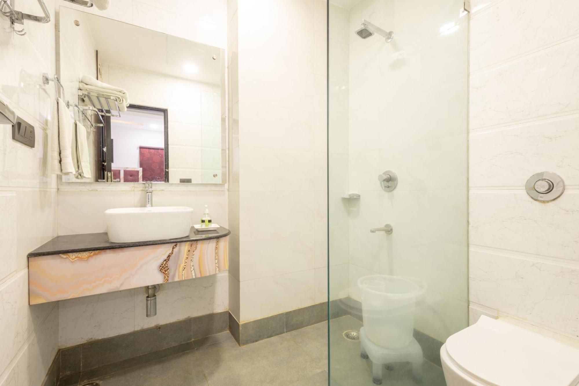 Hotel Cosmo Near Blk Hospital Karol Bagh Delhi  Exterior photo