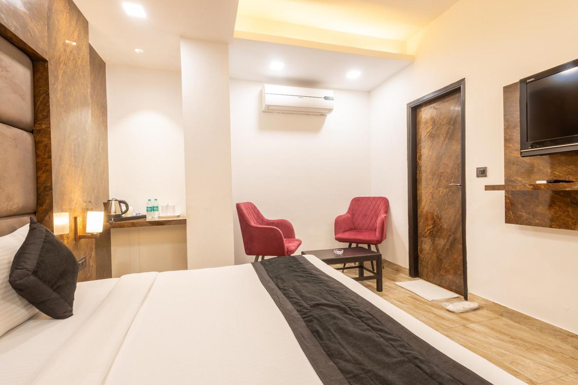 Hotel Cosmo Near Blk Hospital Karol Bagh Delhi  Exterior photo