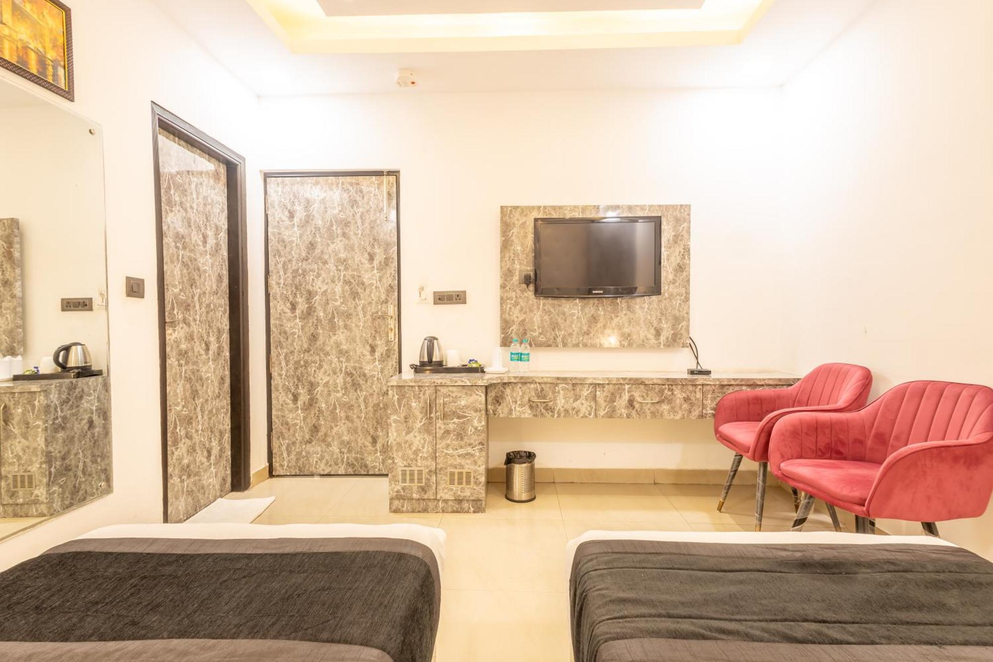 Hotel Cosmo Near Blk Hospital Karol Bagh Delhi  Exterior photo